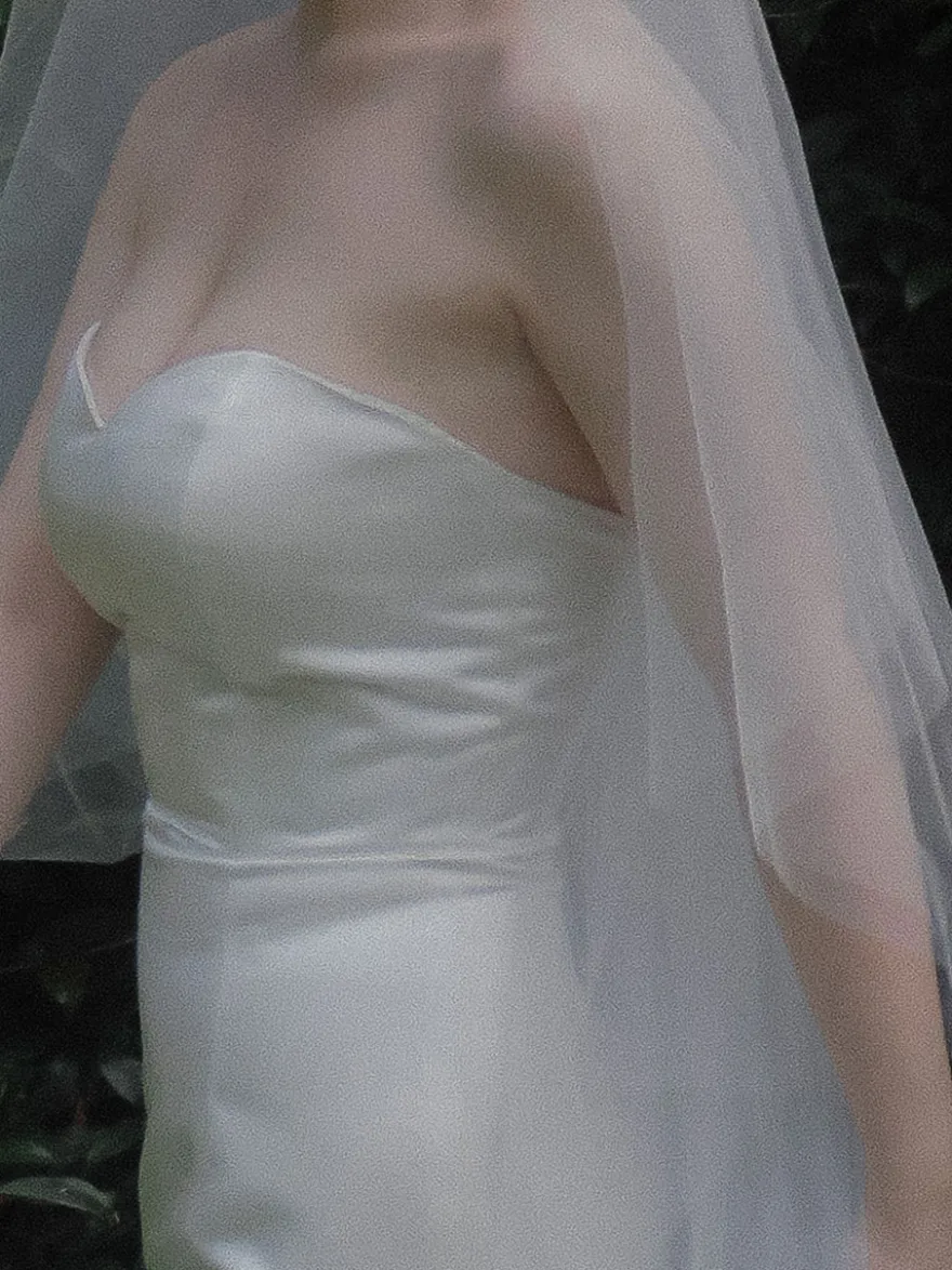 Accessoires de voiles de mariage à deux niveaux non inclus. Voiles de mariée classiques bord crayon