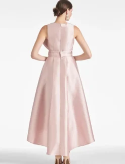 Avec robe de cocktail Magnifique robe trapèze longueur thé avec nœuds et col en V en tissu satiné