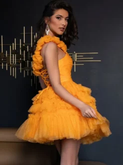 Avec robe de soirée courte asymétrique en tulle à fleurs