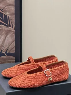 Ballerines noires à bout rond et boucle décorative