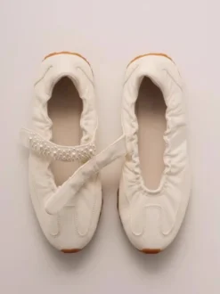 Baskets blanches Mary Jane à bout rond et perles chaussures décontractées à enfiler