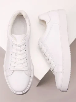 Baskets confortables en cuir PU pour hommes chaussures de sport à bout rond