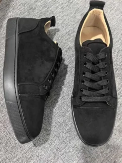Baskets noires pour hommes bout rond lacets style skate