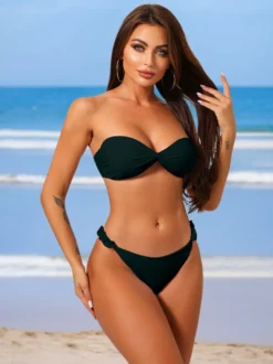 Bikini bandeau uni à volants pour la plage en été 2026