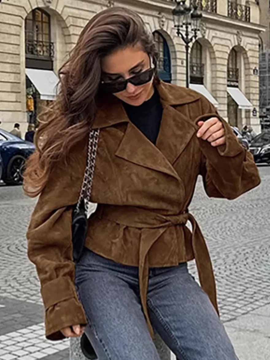 Blazer court en daim marron pour femme - Veste rétro à revers et ceinture à la taille coupe classique - Idées de tenues printanières vintage pour 2026