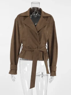 Blazer court en daim marron pour femme - Veste rétro à revers et ceinture à la taille coupe classique - Idées de tenues printanières vintage pour 2026