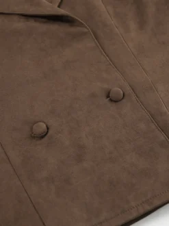 Blazer court en daim marron pour femme - Veste rétro à revers et ceinture à la taille coupe classique - Idées de tenues printanières vintage pour 2026