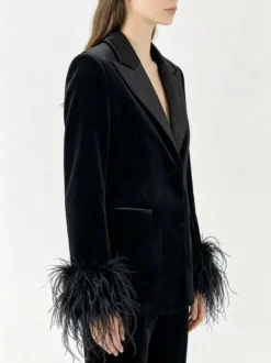 Blazer en velours satiné pour femme revers en satin et poignets ornés de plumes