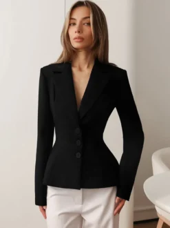 Blazer femme taille cintrée - Veste élégante à col cranté et coupe slim - Tenues professionnelles printemps 2026 au luxe discret