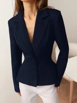 Blazer femme taille cintrée - Veste élégante à col cranté et coupe slim - Tenues professionnelles printemps 2026 au luxe discret