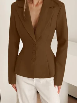 Blazer femme taille cintrée - Veste élégante à col cranté et coupe slim - Tenues professionnelles printemps 2026 au luxe discret