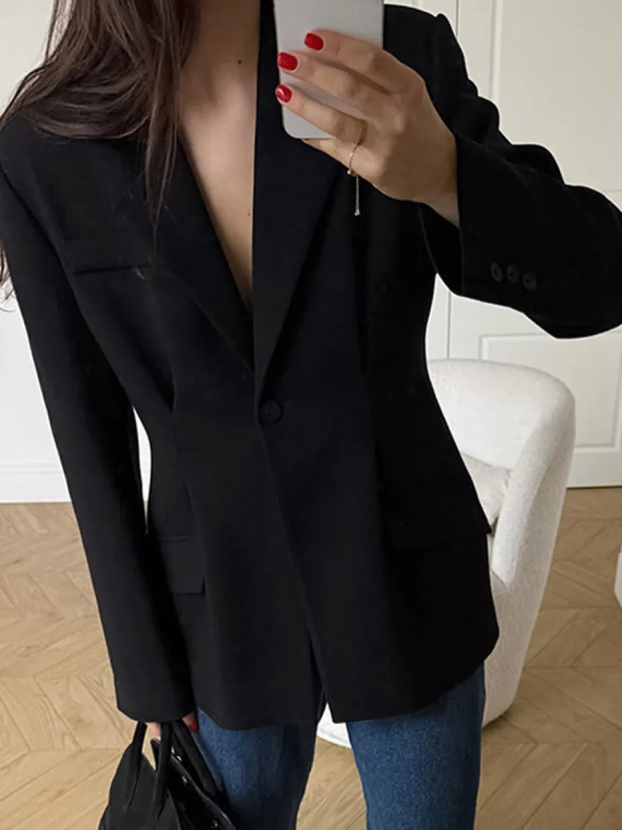Blazer noir cintré à taille haute et revers cranté pour femme