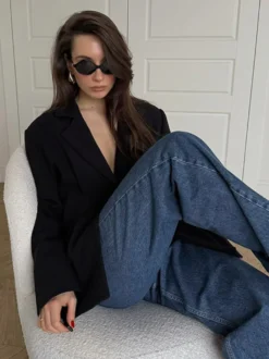 Blazer noir cintré à taille haute et revers cranté pour femme