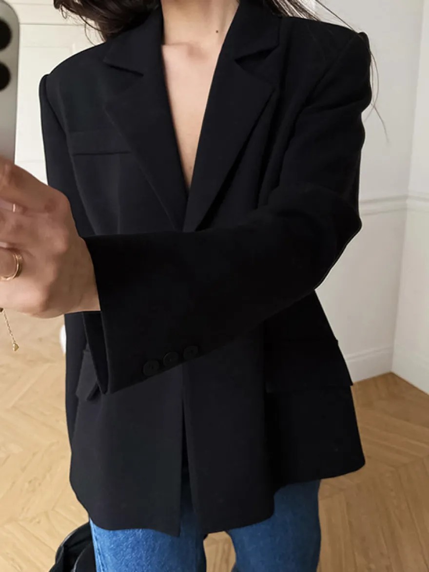 Blazer noir cintré à taille haute et revers cranté pour femme