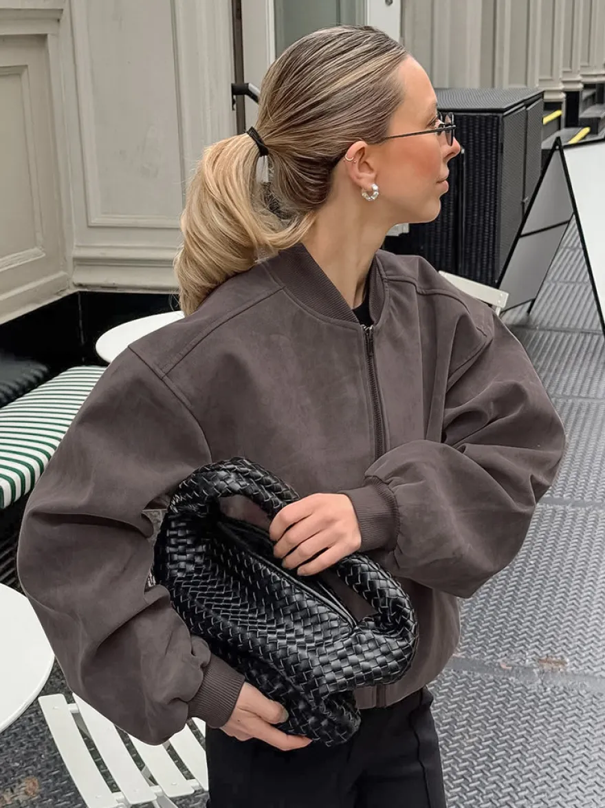 Blouson aviateur zippé rétro pour un look urbain 2026
