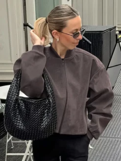 Blouson aviateur zippé rétro pour un look urbain 2026
