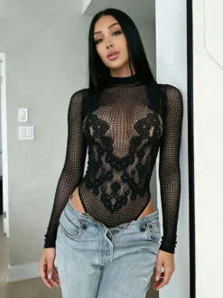 Body à manches longues en résille noire strassée col montant empiècements en dentelle résille transparente top slim pour soirée