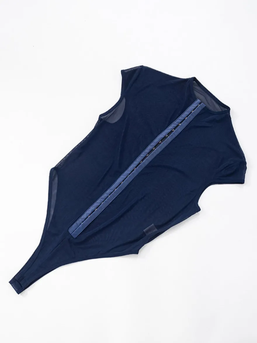 Body sans manches bleu à boutons et col montant pour femme