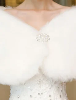Boléro de mariée ivoire en fausse fourrure Accessoire de mariage