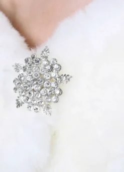 Boléro en fausse fourrure ivoire avec strass
