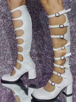 Bottes blanches à talons épais bout carré détail boucle bottes à talons doux