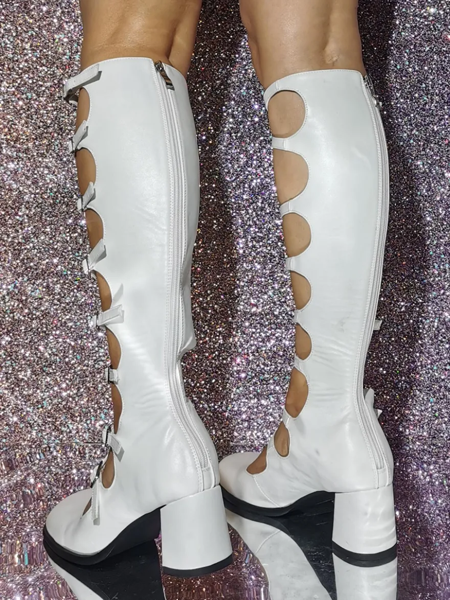 Bottes blanches à talons épais bout carré détail boucle bottes à talons doux