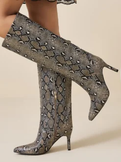 Bottes bordeaux montantes à bout pointu et talons hauts à motif serpent
