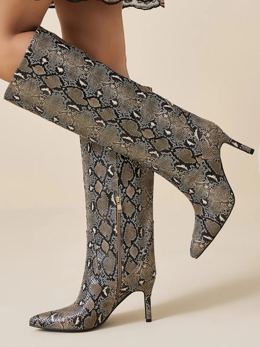 Bottes bordeaux montantes à bout pointu et talons hauts à motif serpent