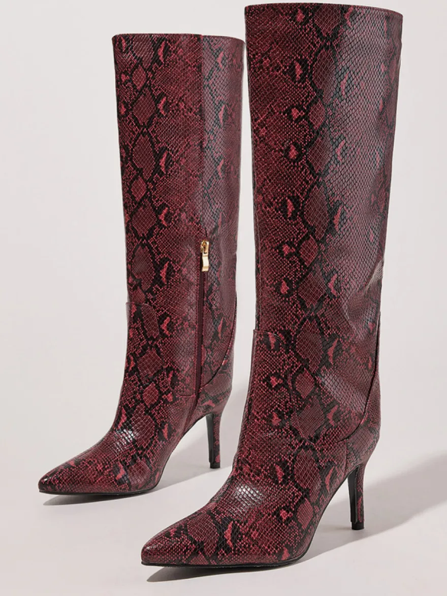 Bottes bordeaux montantes à bout pointu et talons hauts à motif serpent