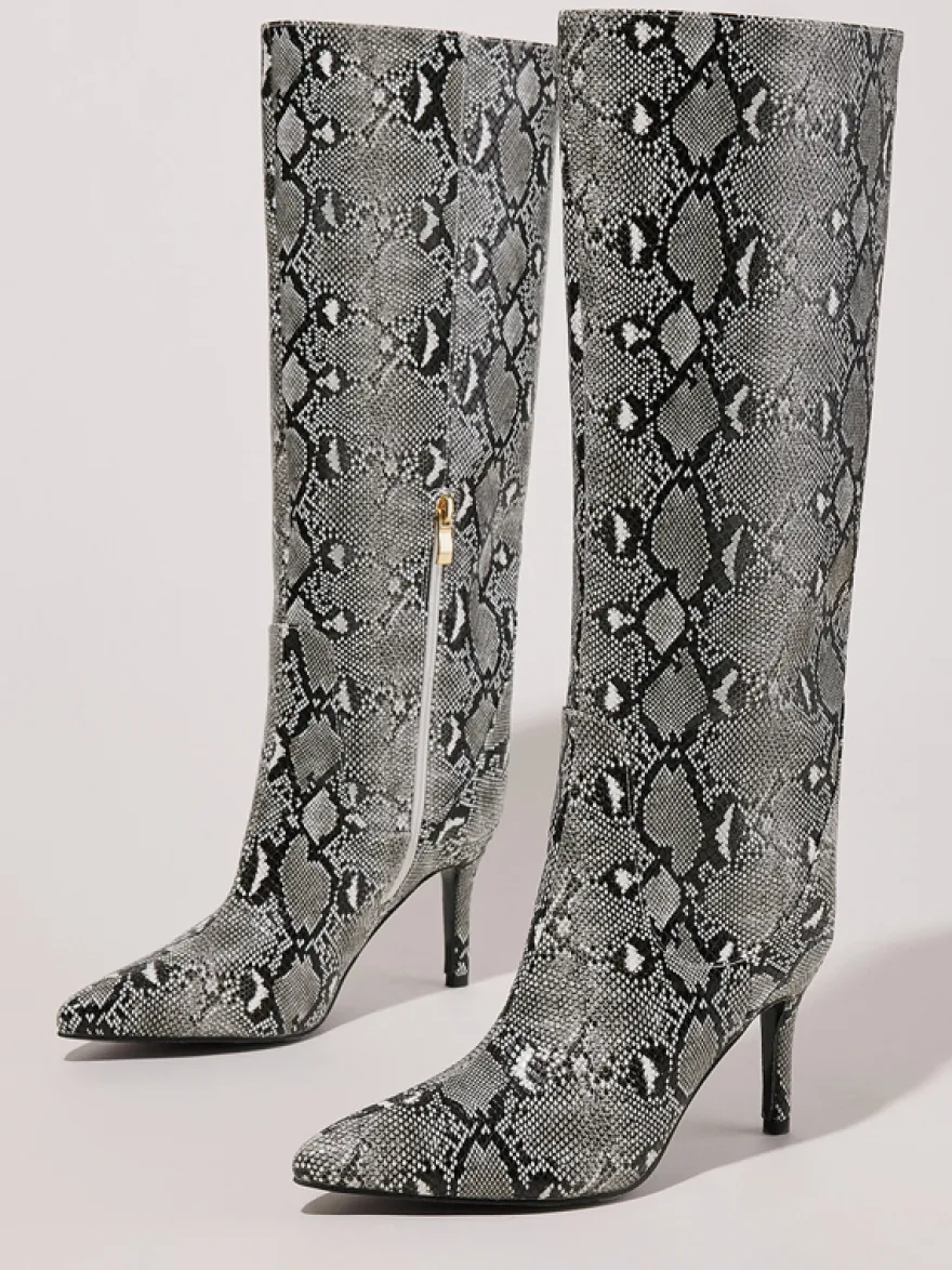 Bottes bordeaux montantes à bout pointu et talons hauts à motif serpent