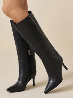 Bottes bordeaux montantes à bout pointu et talons hauts à motif serpent