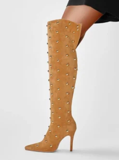 Bottes cuissardes en daim à bout pointu et talons hauts perlés