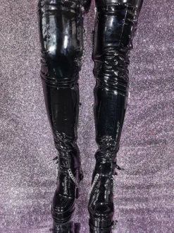 Bottes cuissardes unisexes noires à plateforme et talon épais détail chaîne bottes gothiques au-dessus du genou