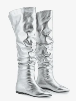 Bottes hautes argentées à bout pointu et plates