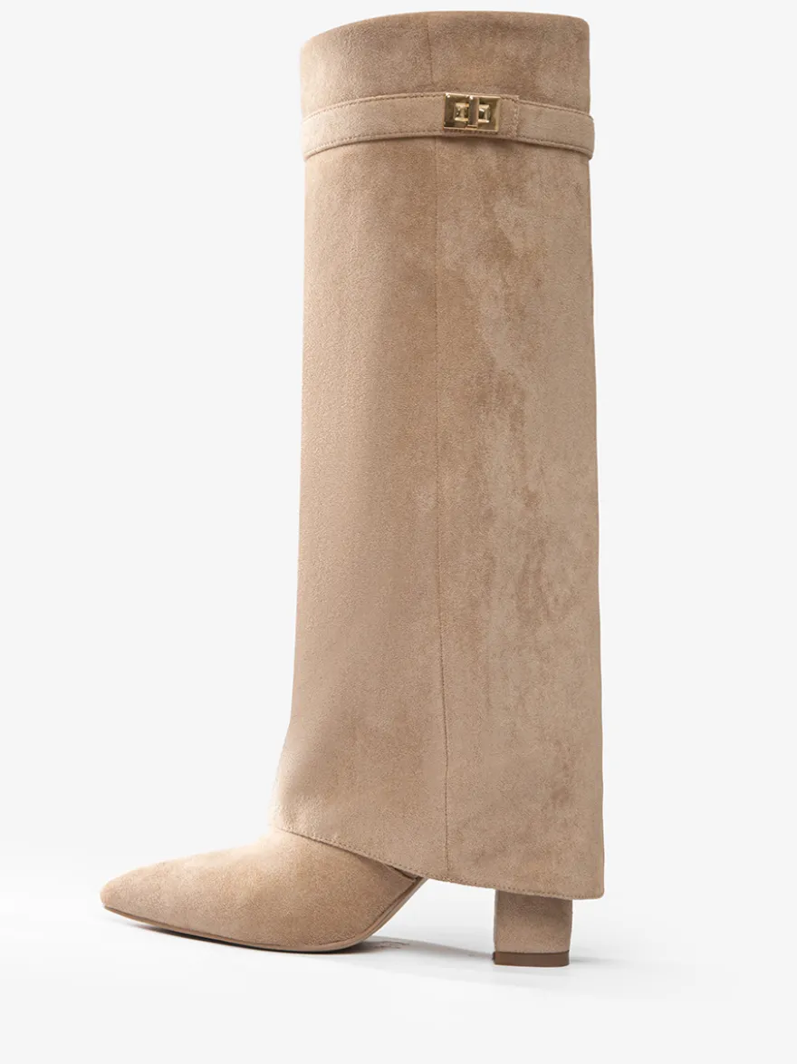 Bottes hautes en daim abricot à bout pointu avec boucle et fermeture éclair et talon épais