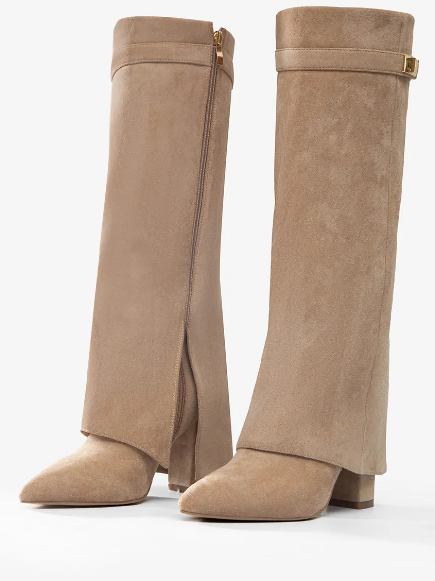 Bottes hautes en daim abricot à bout pointu avec boucle et fermeture éclair et talon épais