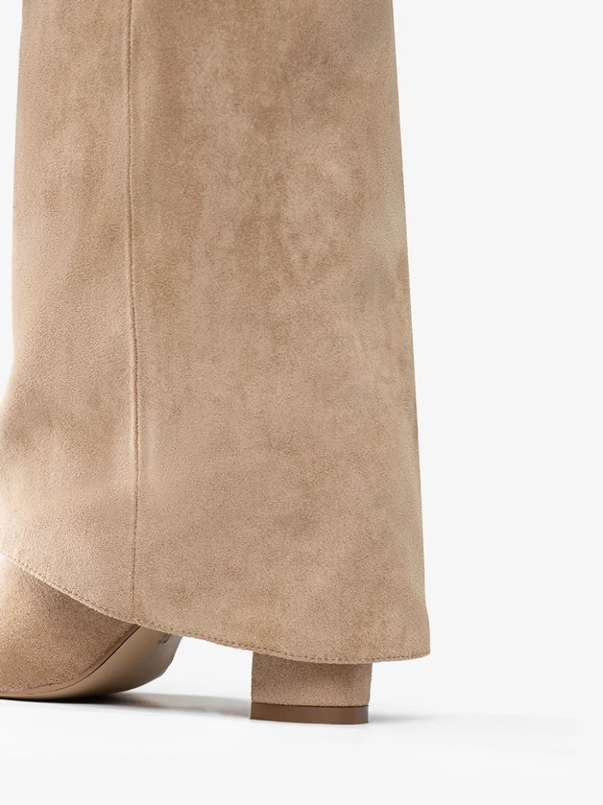 Bottes hautes en daim abricot à bout pointu avec boucle et fermeture éclair et talon épais
