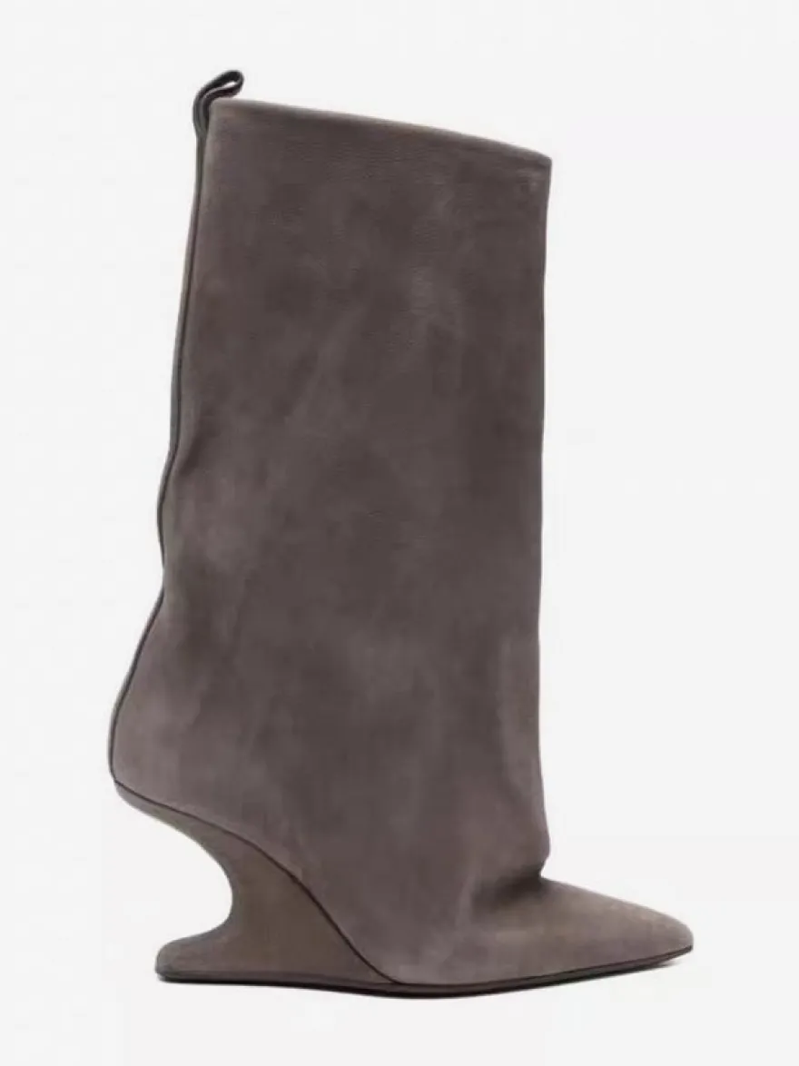 Bottes mi-mollet en daim à bout pointu et talon compensé