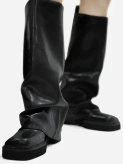 Bottes plates en daim pour femmes à bout rond froncées montantes jusqu'au genou.
