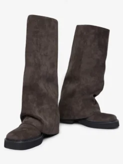 Bottes plates en daim pour femmes à bout rond froncées montantes jusqu'au genou.