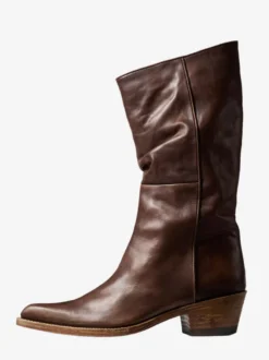 Bottes plates noires à bout pointu et froncées mi-mollet