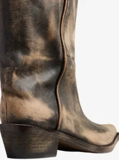 Bottes plates noires à bout pointu et froncées mi-mollet