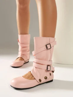 Bottines blanches plates à bout rond et boucle