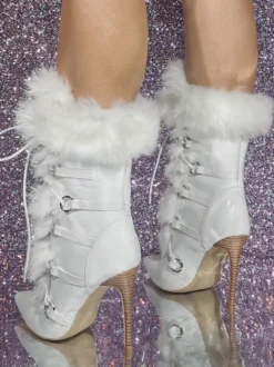 Bottines blanches pour femmes avec détails en fausse fourrure et lacets à talons hauts
