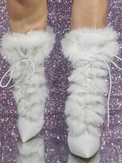 Bottines blanches pour femmes avec détails en fausse fourrure et lacets à talons hauts