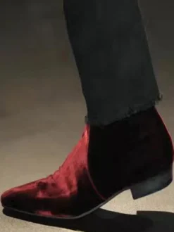 Bottines bordeaux en velours à bout pointu et fermeture éclair