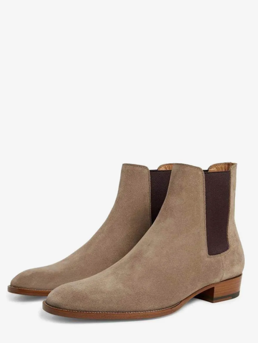 Bottines Chelsea en daim pour homme bout rond à enfiler.