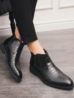 Bottines Chelsea pour homme à bout pointu et talon bas avec tige carrée texturée