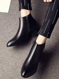 Bottines Chelsea pour hommes en cuir de vachette chic noires courtes