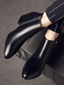 Bottines Chelsea pour hommes en cuir de vachette chic noires courtes